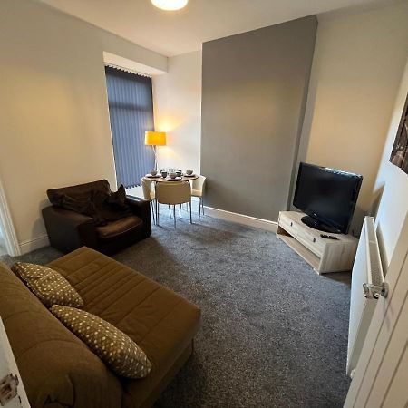 Amazing 8 Person 4 Bedroom And 2 Bathroom Mega House! Kingston upon Hull ภายนอก รูปภาพ