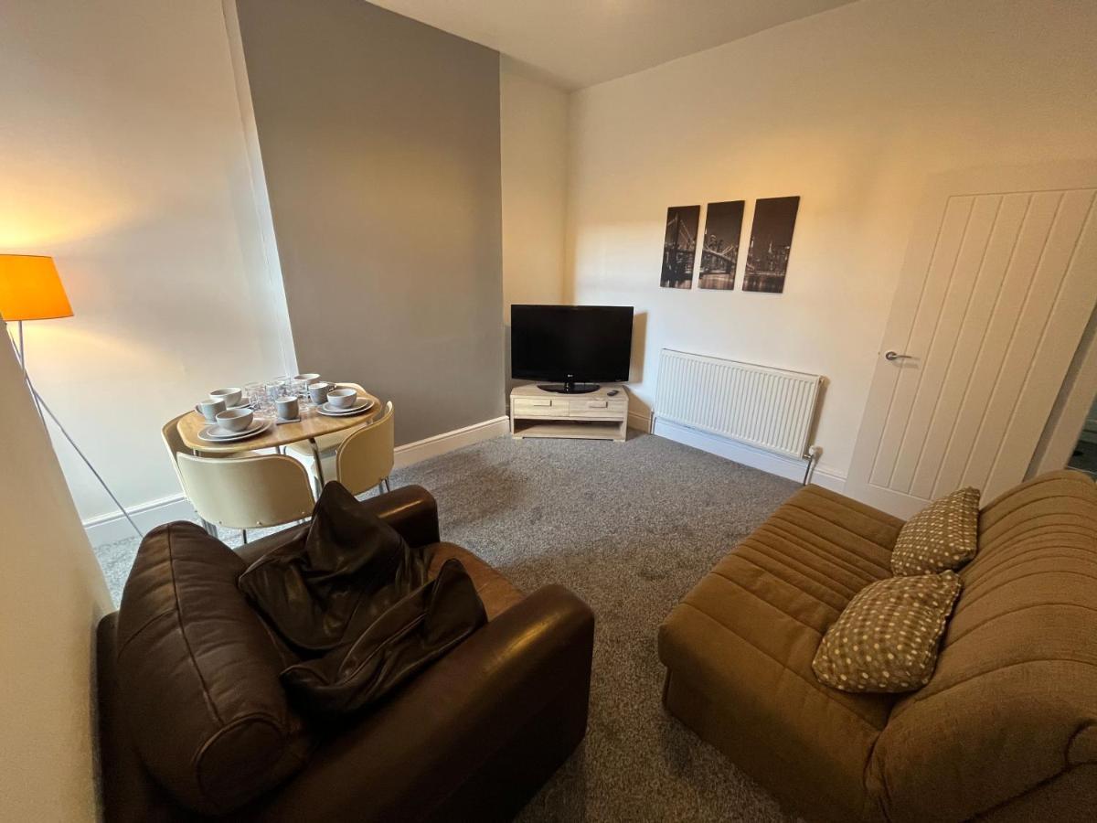 Amazing 8 Person 4 Bedroom And 2 Bathroom Mega House! Kingston upon Hull ภายนอก รูปภาพ